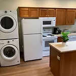 Stylish Ground Level Apartment Close To Everything