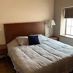 Stylish Ground Level Apartment Close To Everything