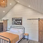 Rustic Rapid City Farmhouse With Mountain Views