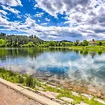 Charming Rapid City Apartment Walk To Lake!
