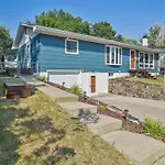 Roomy 5 Bed 3 Bath Fire Place Large Outdoor Space