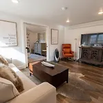 Adorable Bungalow W/ Private Patio Mins Away From Downtown Rapid City