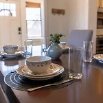 Luxury Home W/ Private Patio Mins Away From Dt Rc