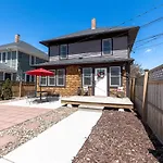 Luxury Home W/ Private Patio Mins Away From Dt Rc