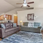 Convenient Townhouse - Near Airport
