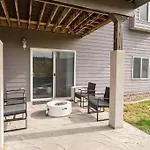 Modern Home-Garage-Scenic Patio
