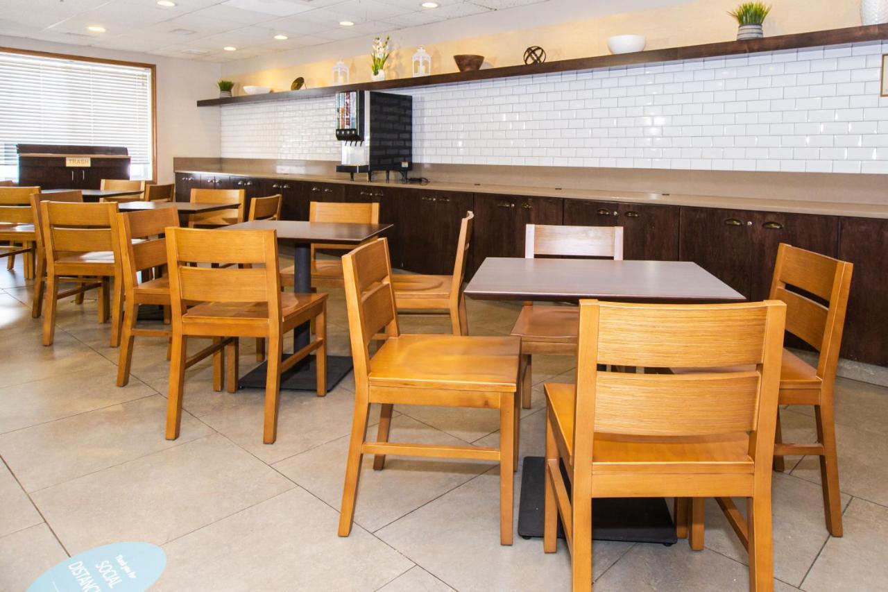 Country & By Radisson, Rapid City, Sd Hotel 3*