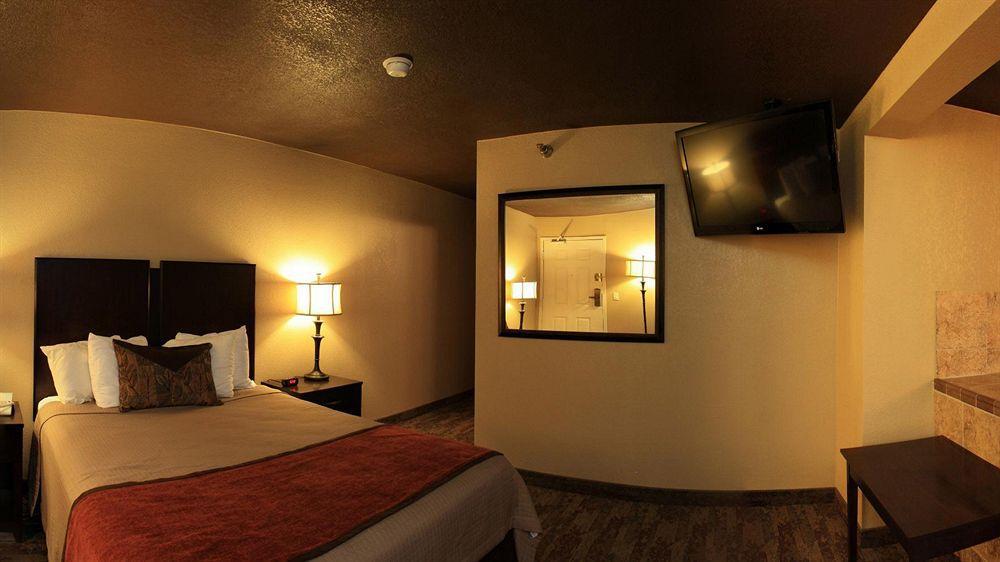 Econo Black Hills Lodge