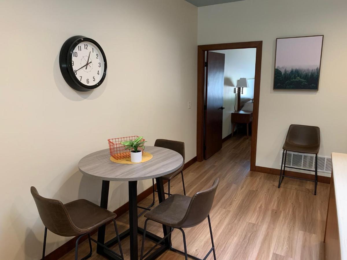 Stylish Ground Level Close To Everything Apartment