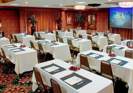 Grand Gateway Hotel 3*