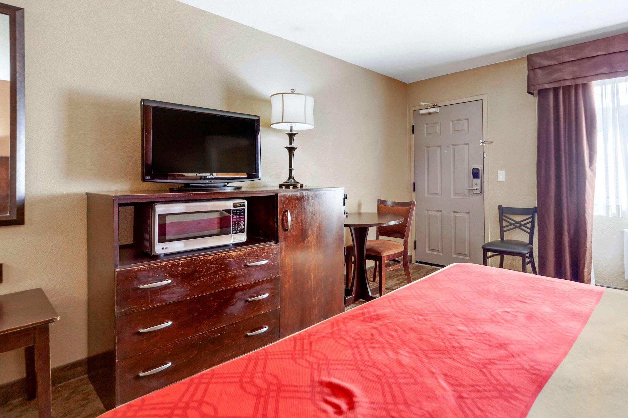 Econo Black Hills Lodge