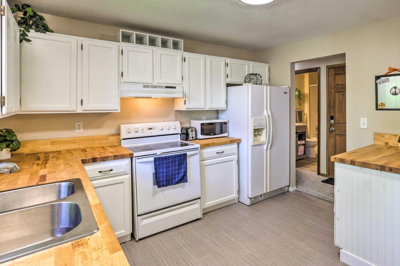Charming Rapid Walk To Lake! Apartment