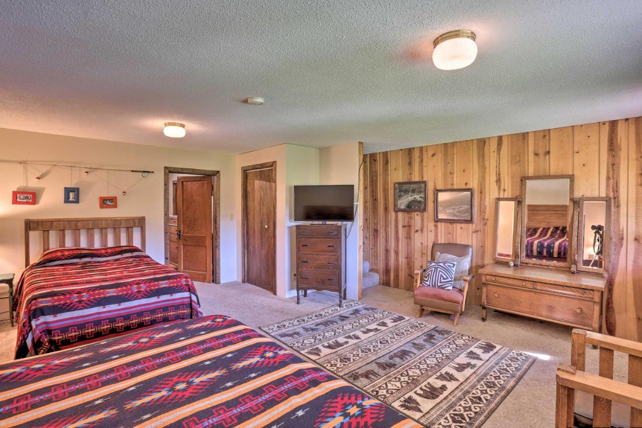 Creekside Rapid With Deck On 30 Acres! Holiday home