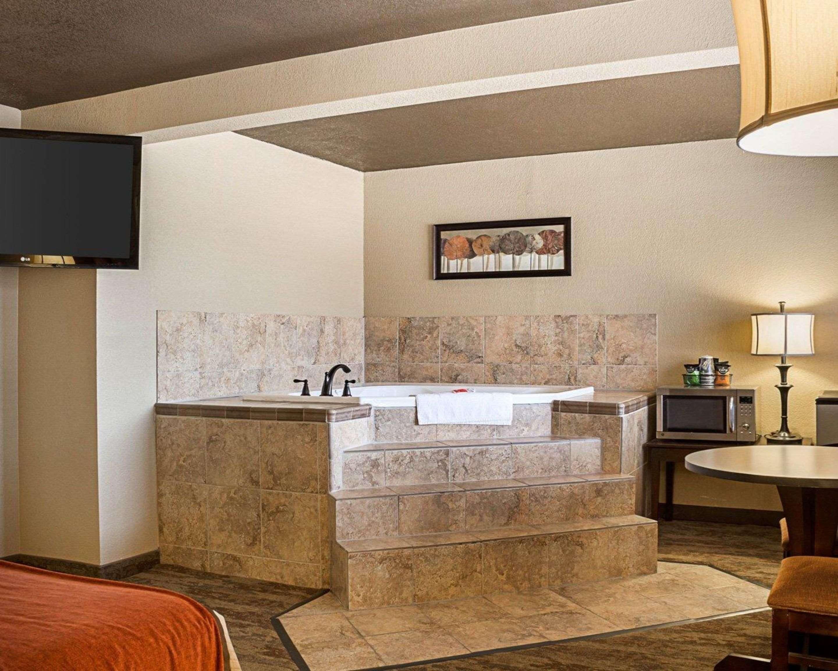 Econo Black Hills Lodge