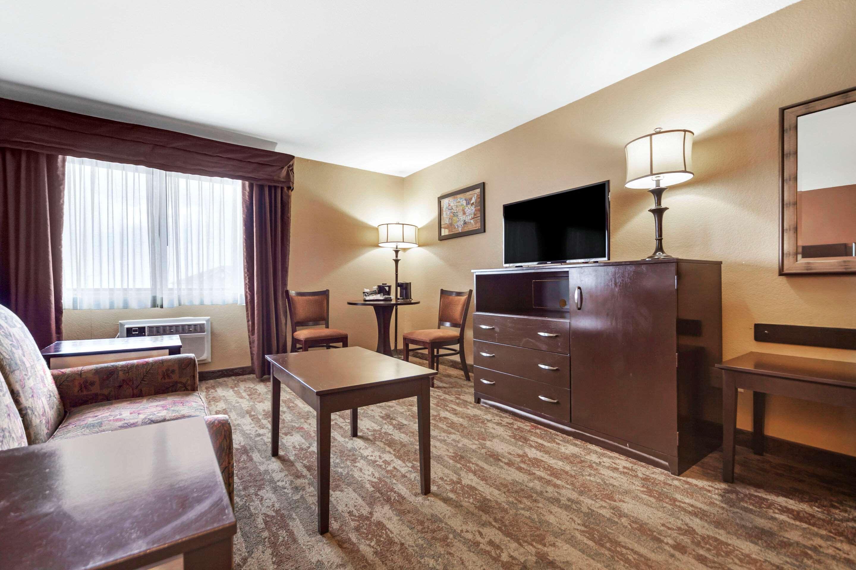 Econo Black Hills Lodge Rapid City