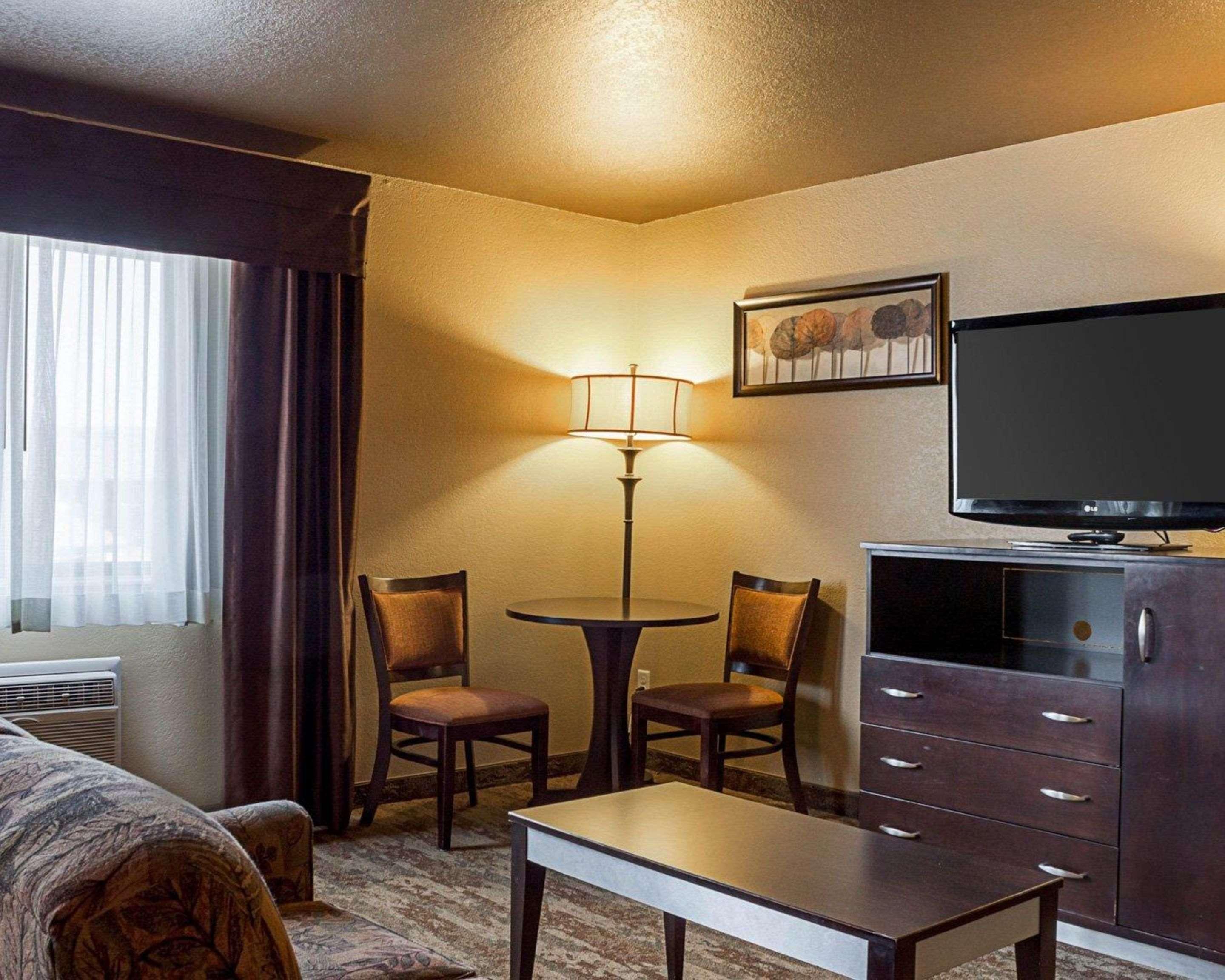 Econo Black Hills Lodge