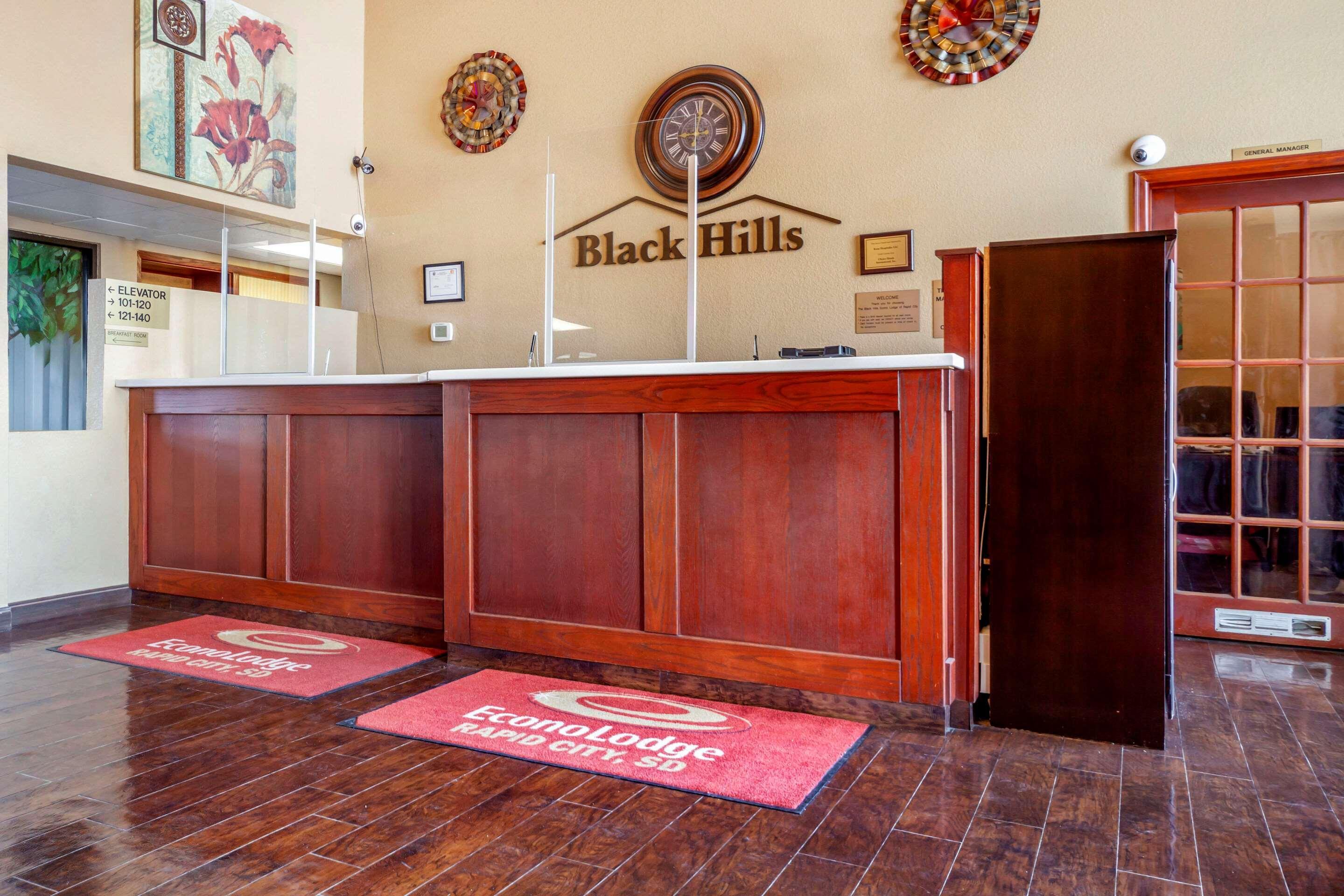 Econo Black Hills Lodge *