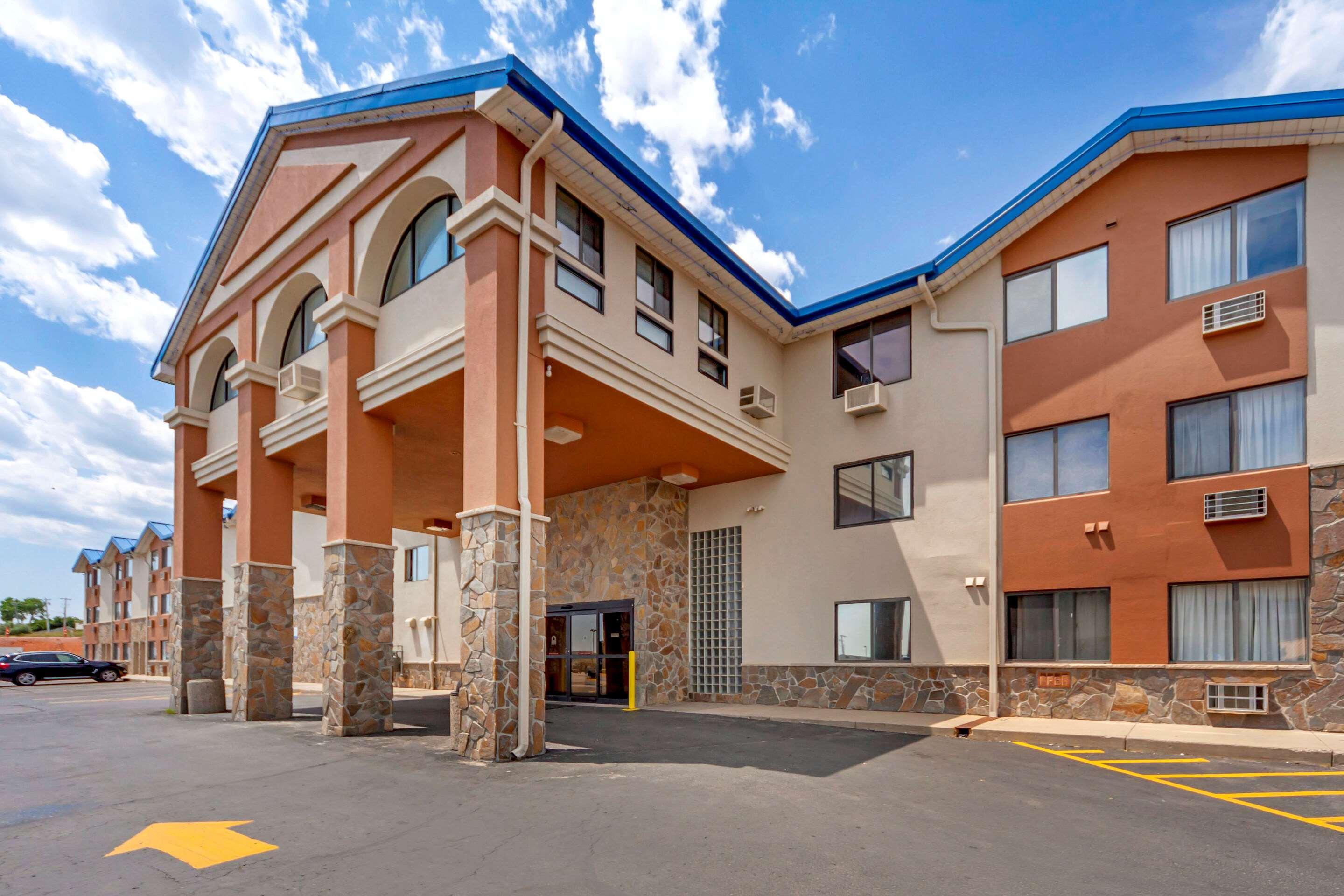 Econo Black Hills Lodge