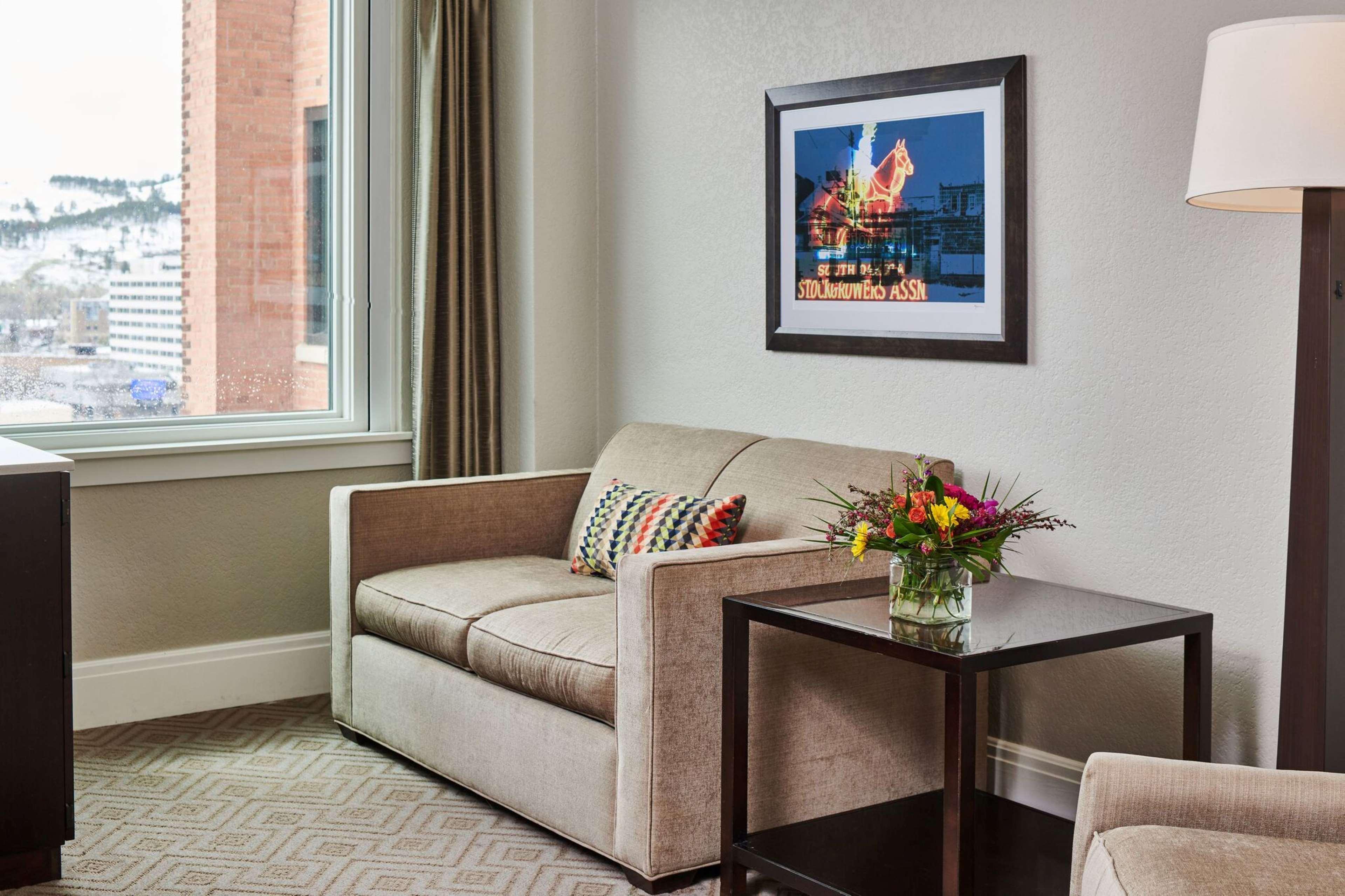 Alex Johnson Rapid City, Curio Collection By Hilton