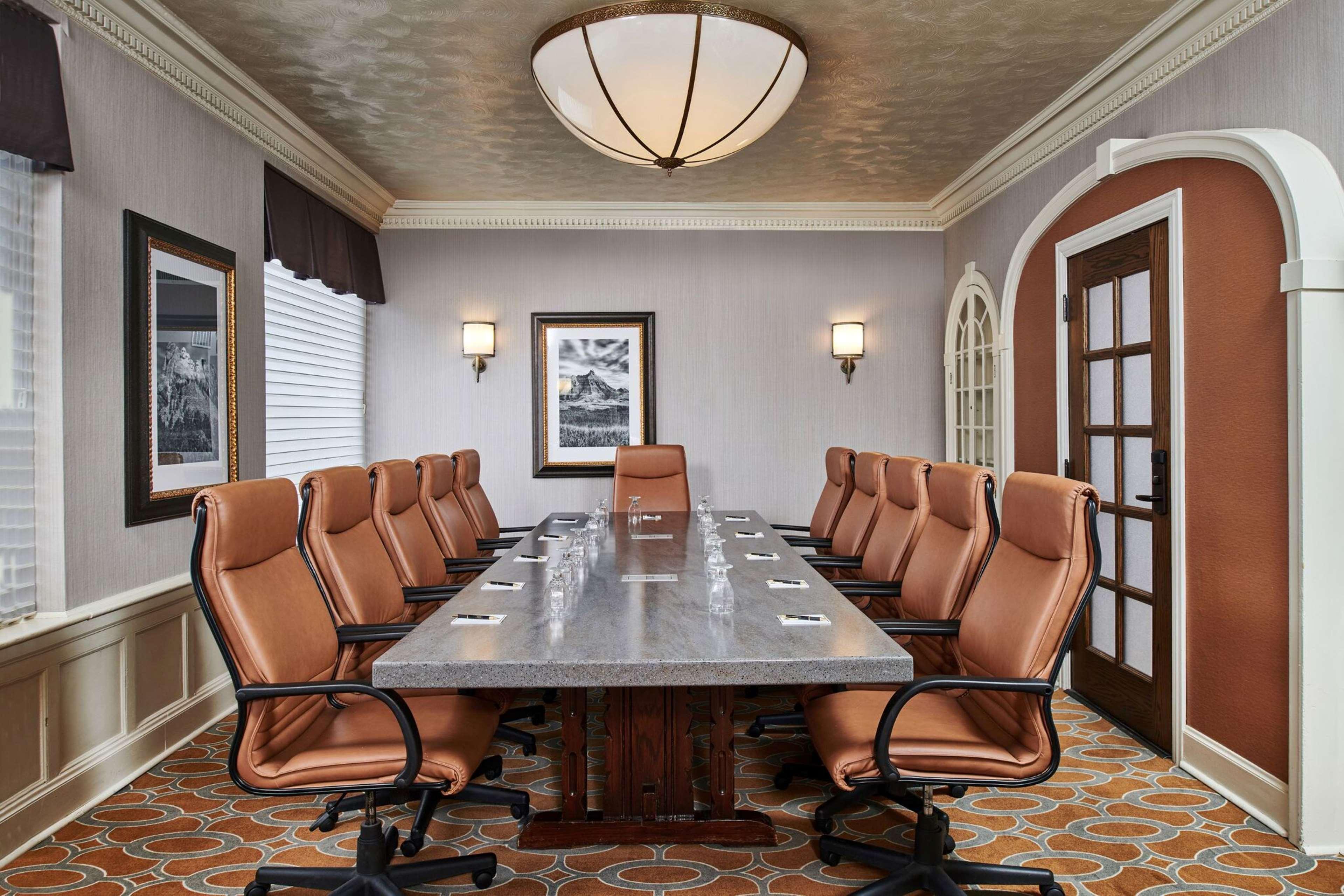 Alex Johnson Rapid City, Curio Collection By Hilton Hotel