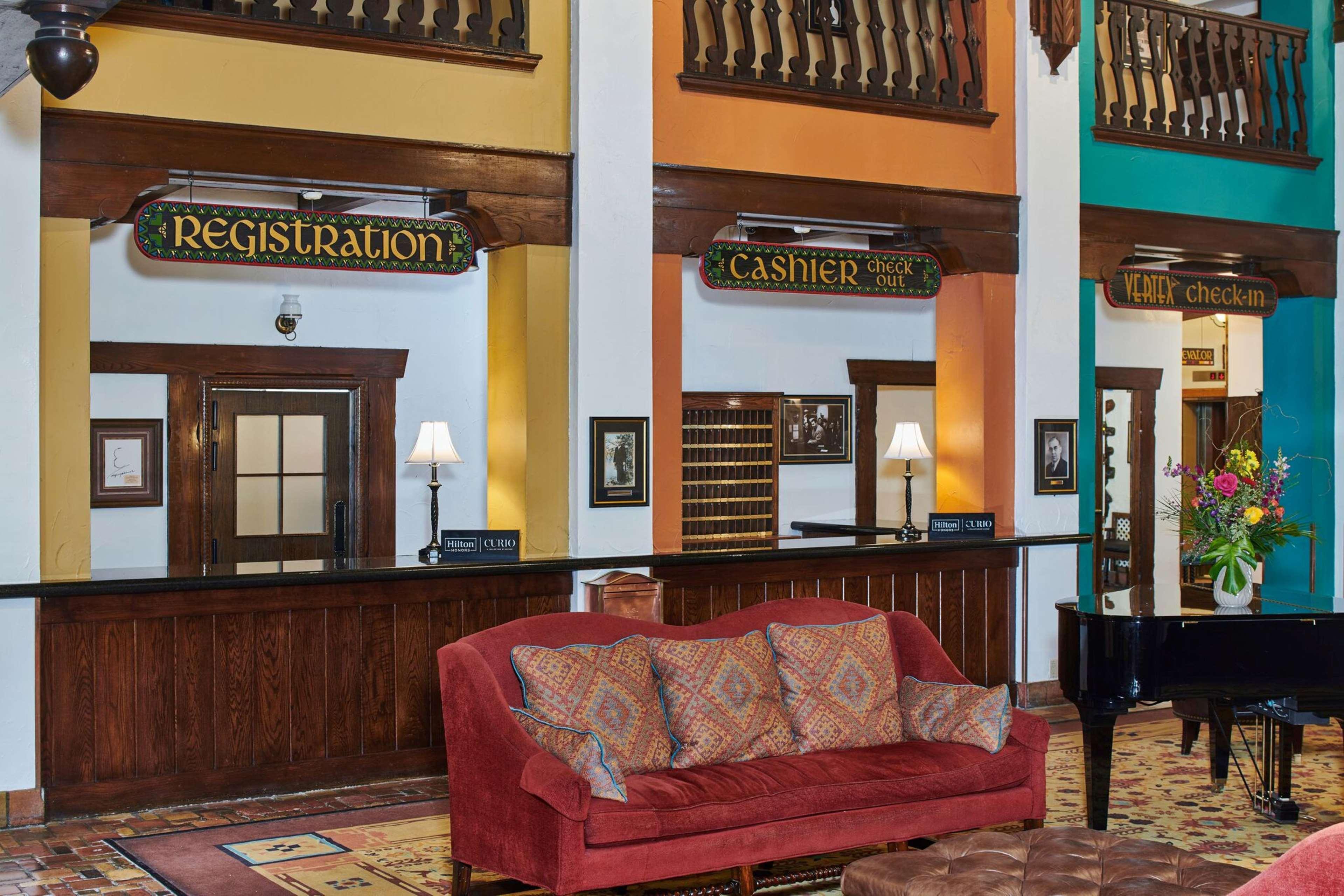 Alex Johnson Rapid City, Curio Collection By Hilton 4*