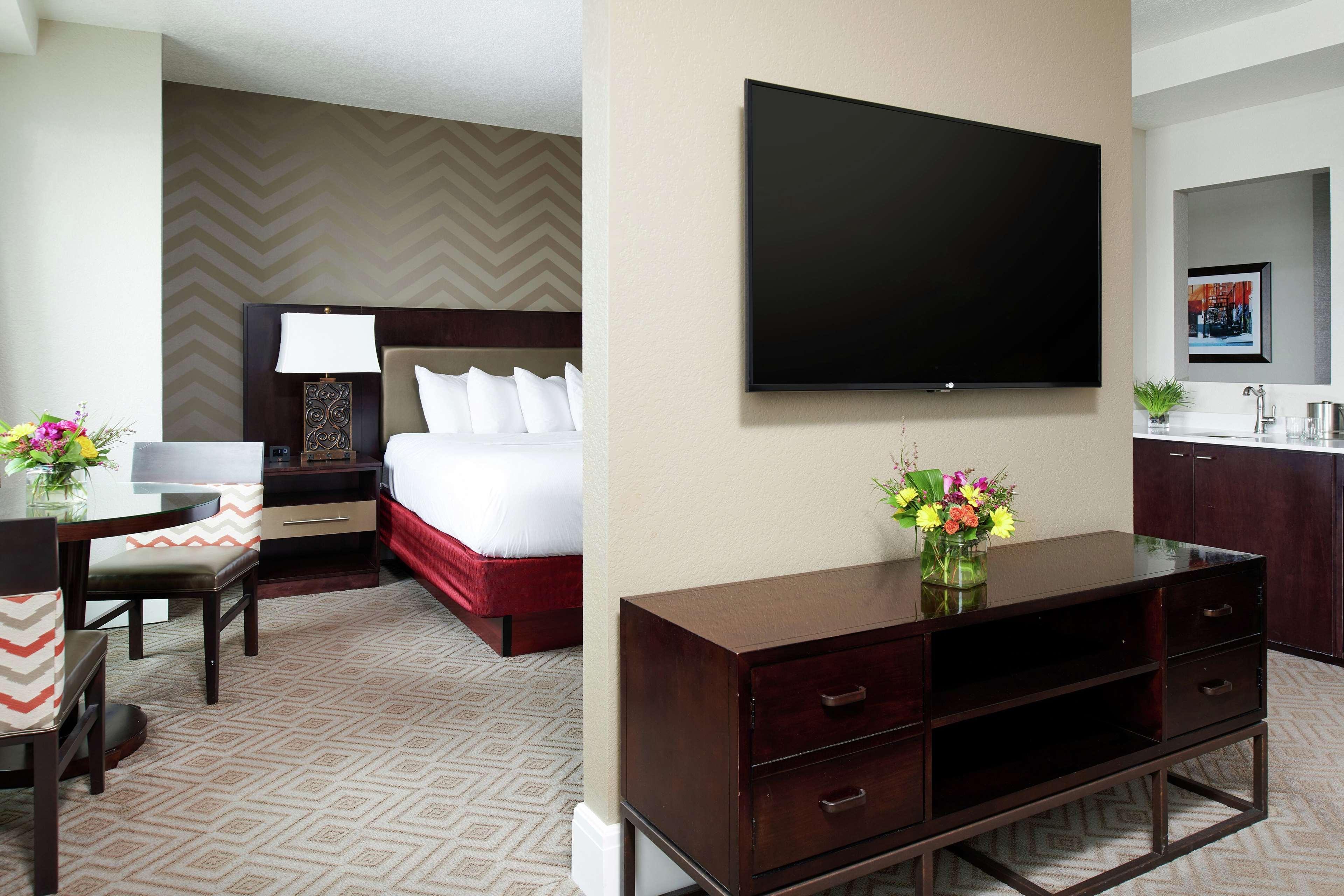 Hotel Alex Johnson Rapid City, Curio Collection By Hilton Rapid City