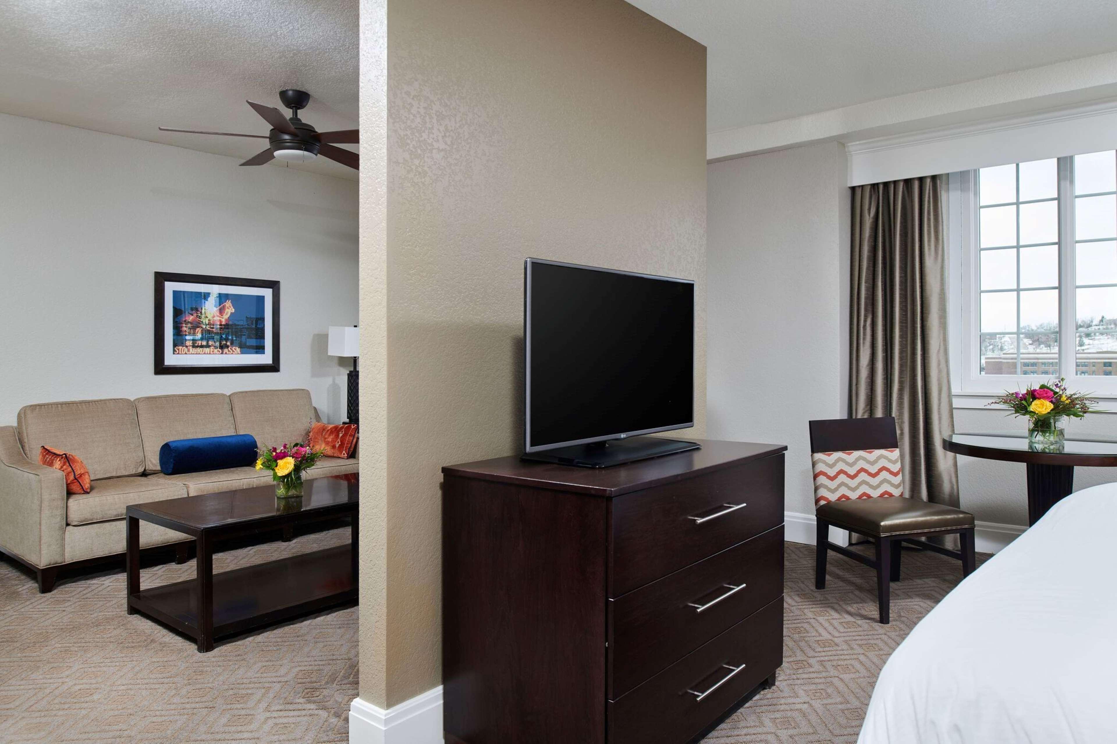 Hotel Alex Johnson Rapid City, Curio Collection By Hilton