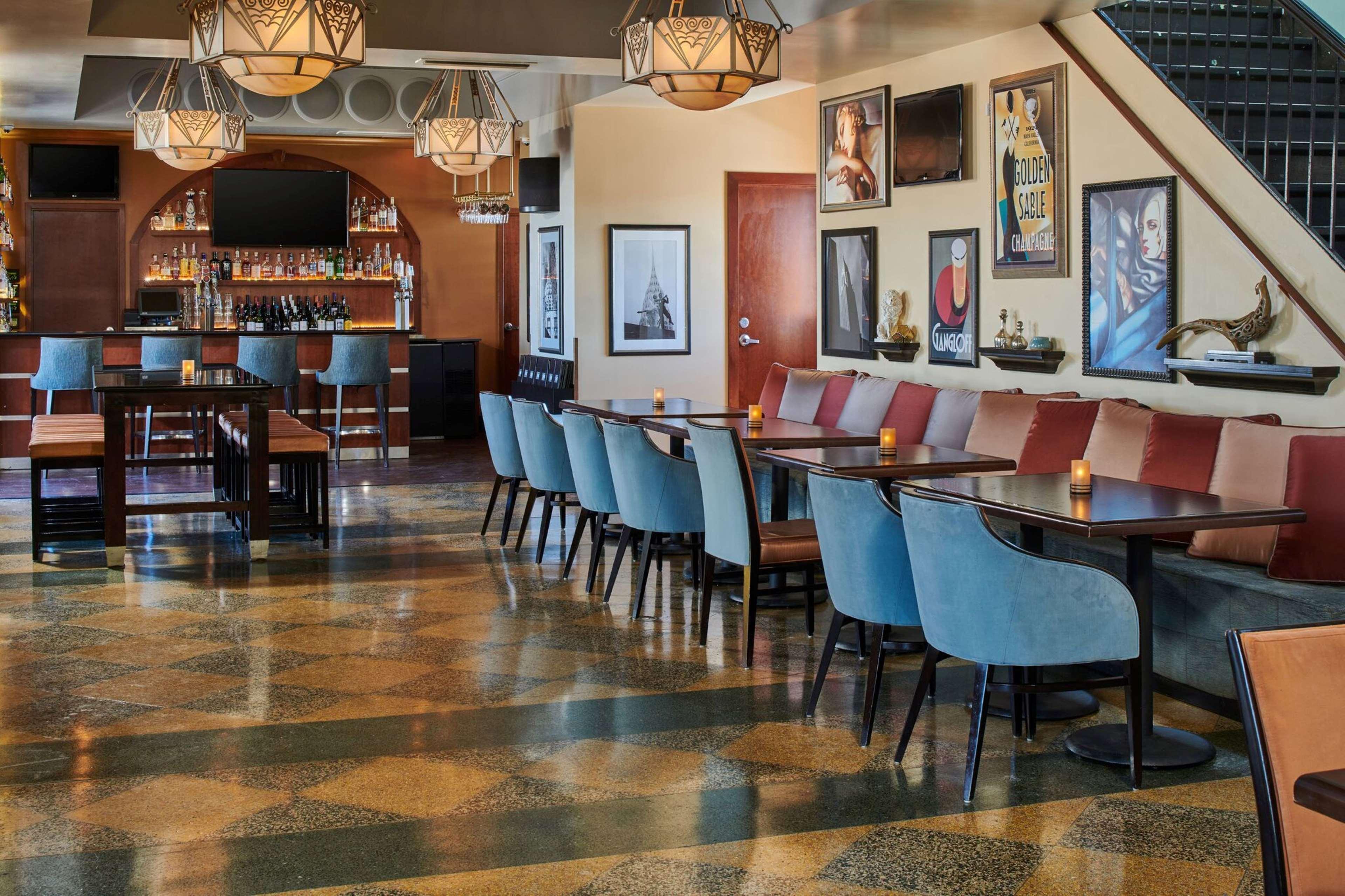 Alex Johnson Rapid City, Curio Collection By Hilton