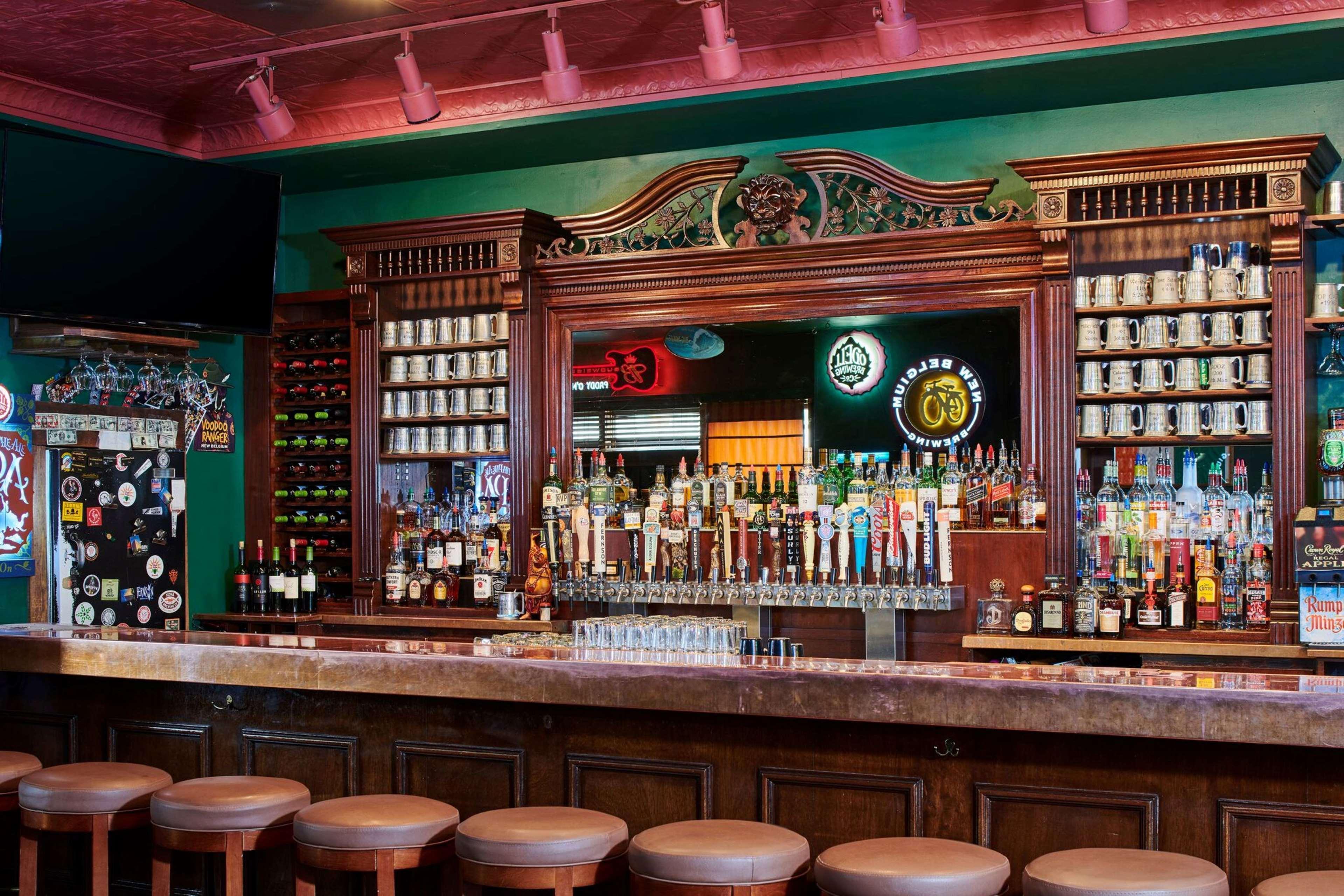 Alex Johnson Rapid City, Curio Collection By Hilton 4*