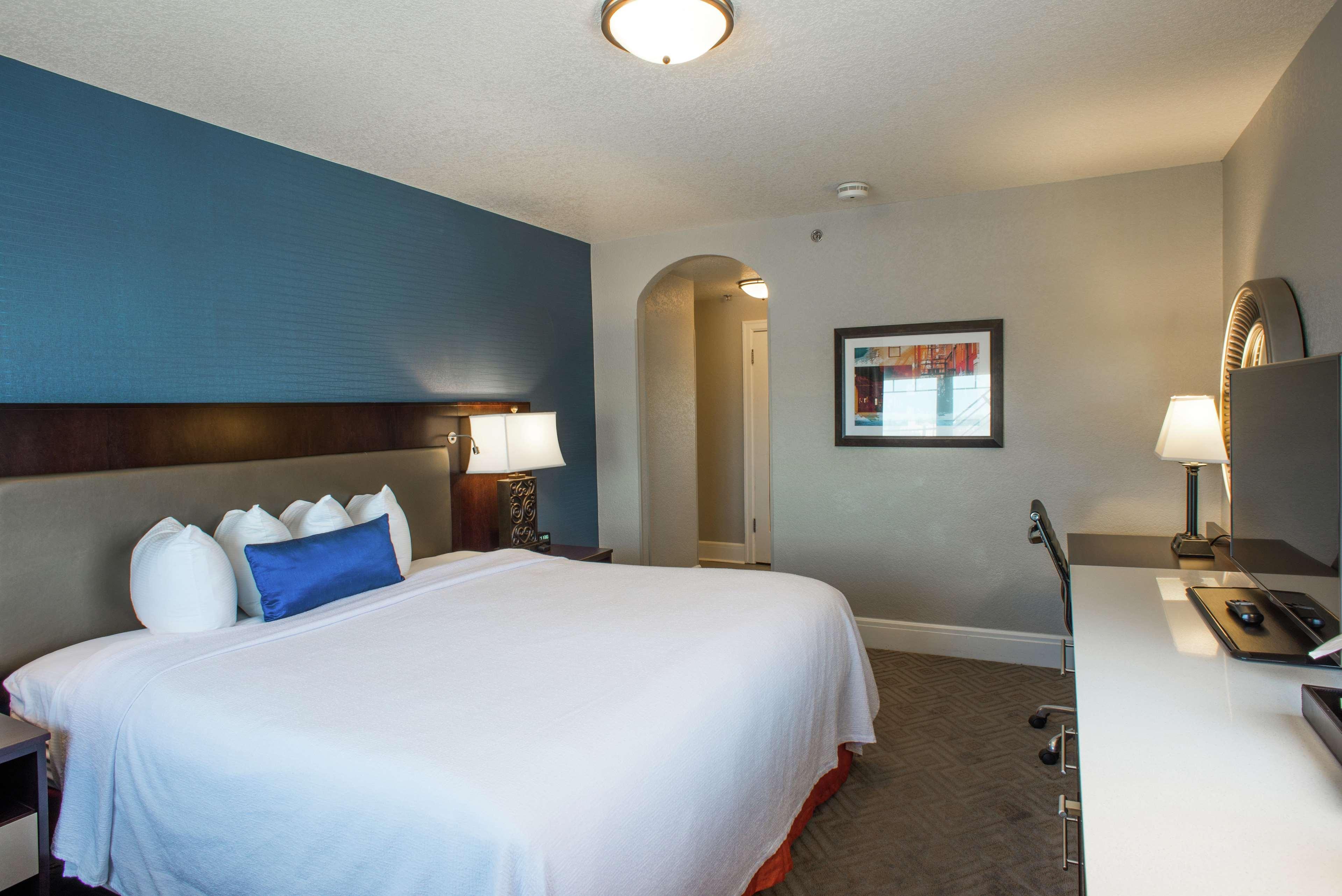 Alex Johnson Rapid City, Curio Collection By Hilton Hotel