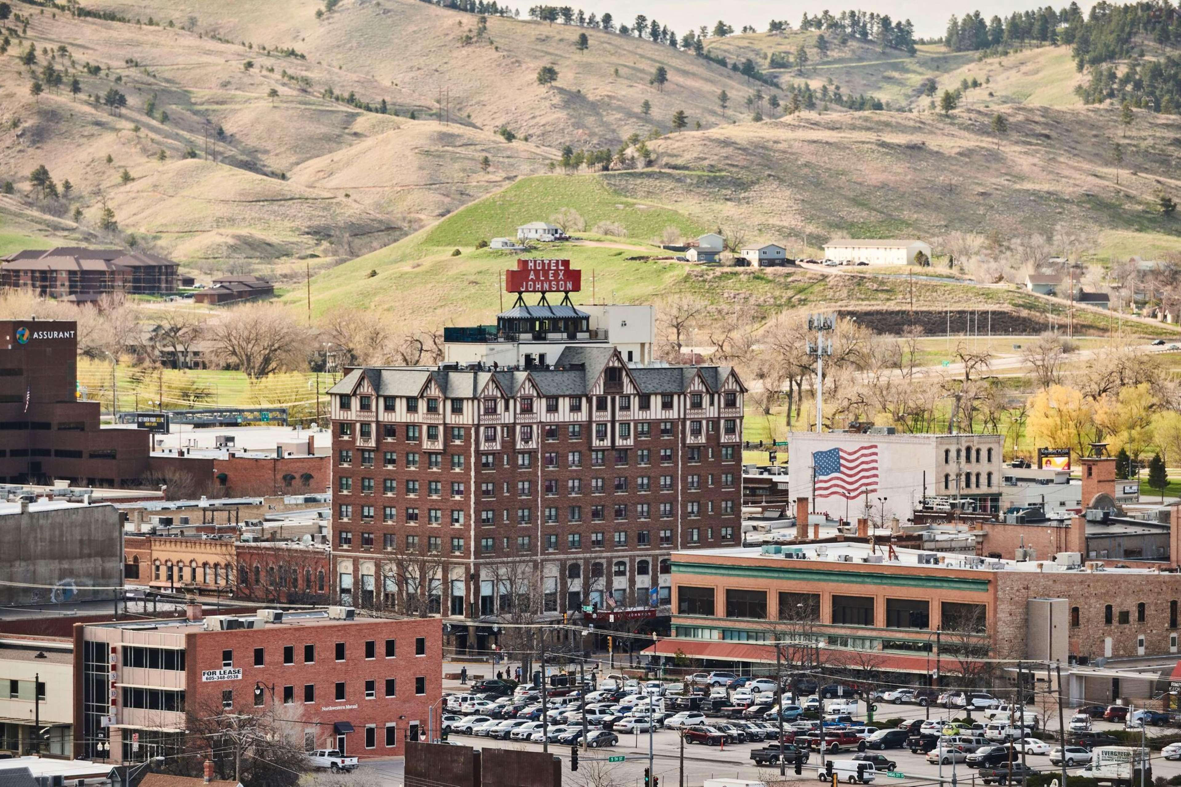Alex Johnson Rapid City, Curio Collection By Hilton