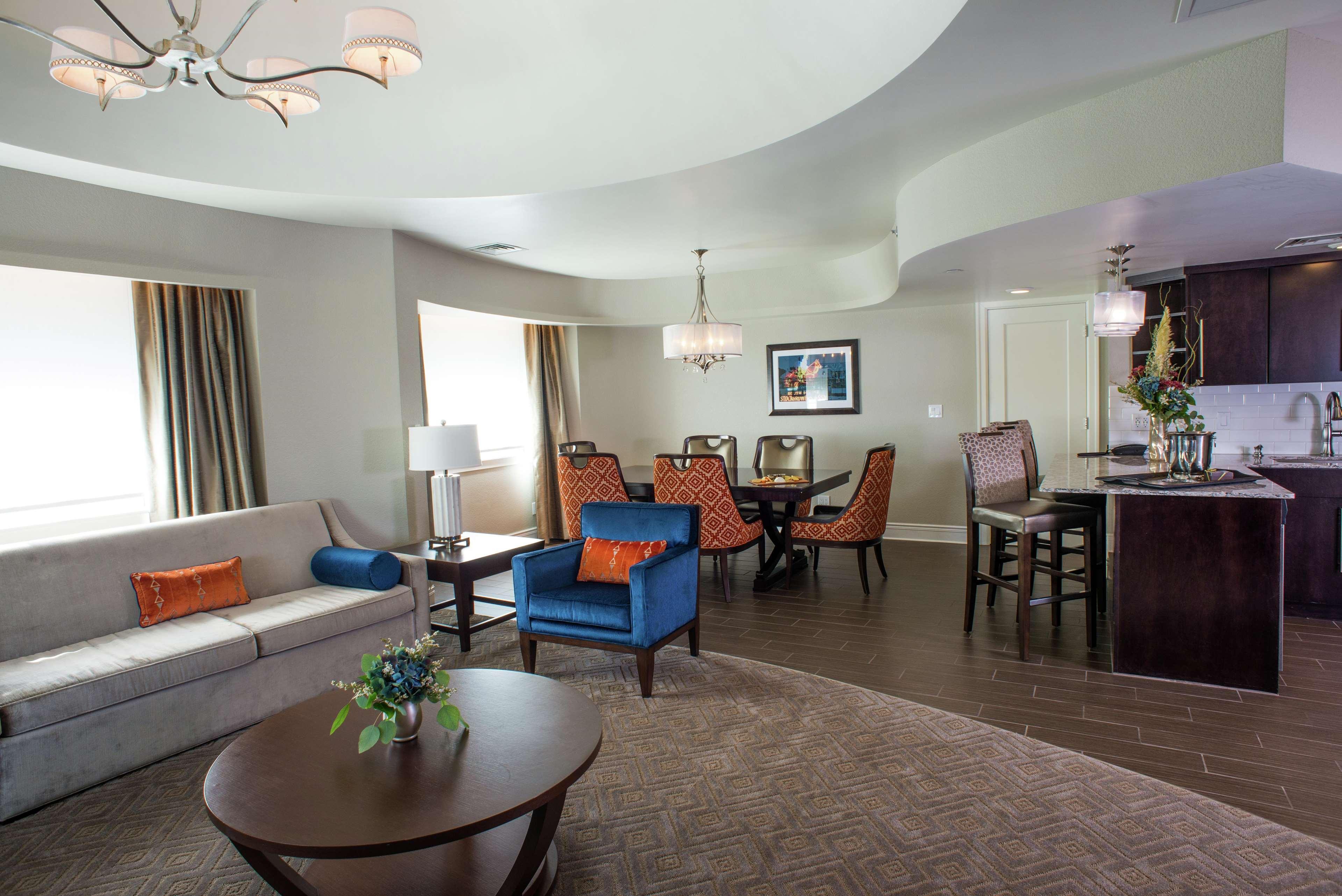 Alex Johnson Rapid City, Curio Collection By Hilton 4* Rapid City