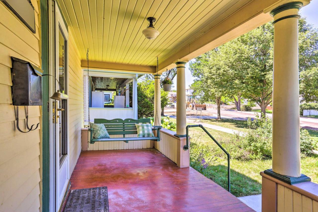 Historic Gem With Deck, Walk To Downtown Rapid City! Holiday home