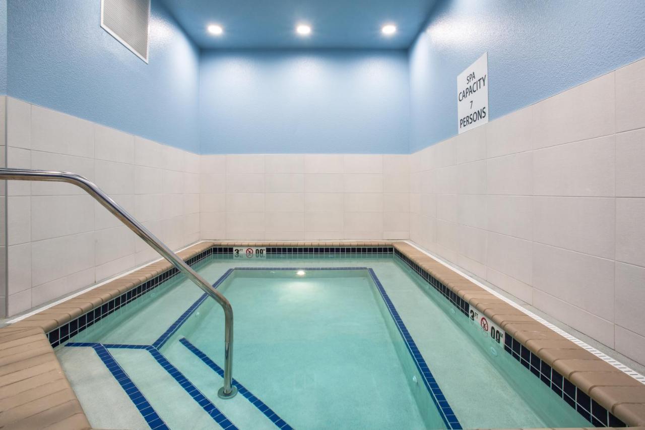 Holiday Inn Express & Suites - Rapid City - Rushmore South By Ihg Hotel 3*