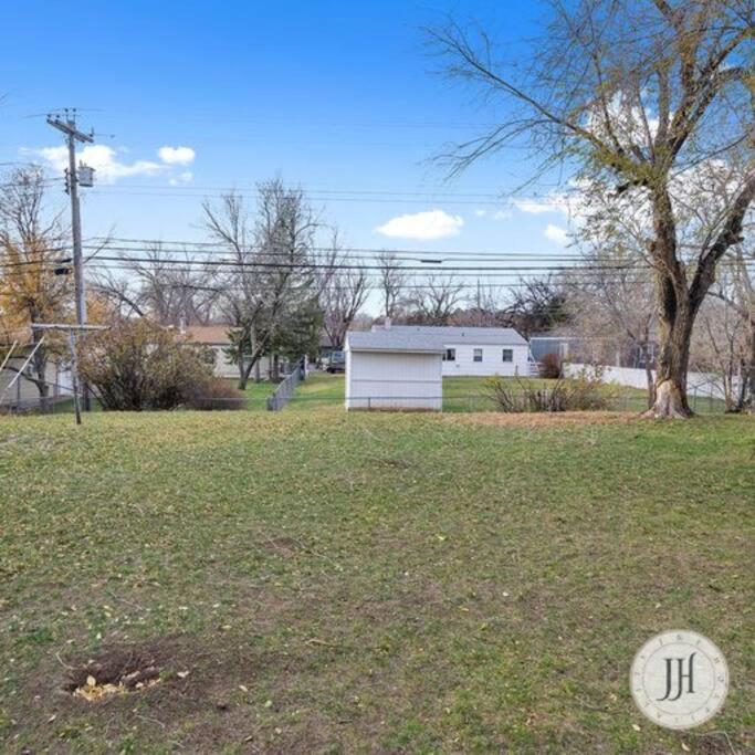 Pet Friendly Large Fenced Backyard Covered Patio