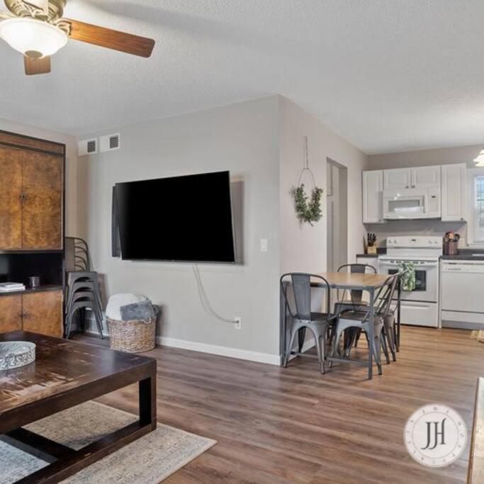 Pet Friendly Large Fenced Backyard Covered Patio * Rapid City