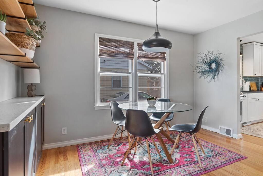 Walk To Parks Pet Friendly Neighborhood *