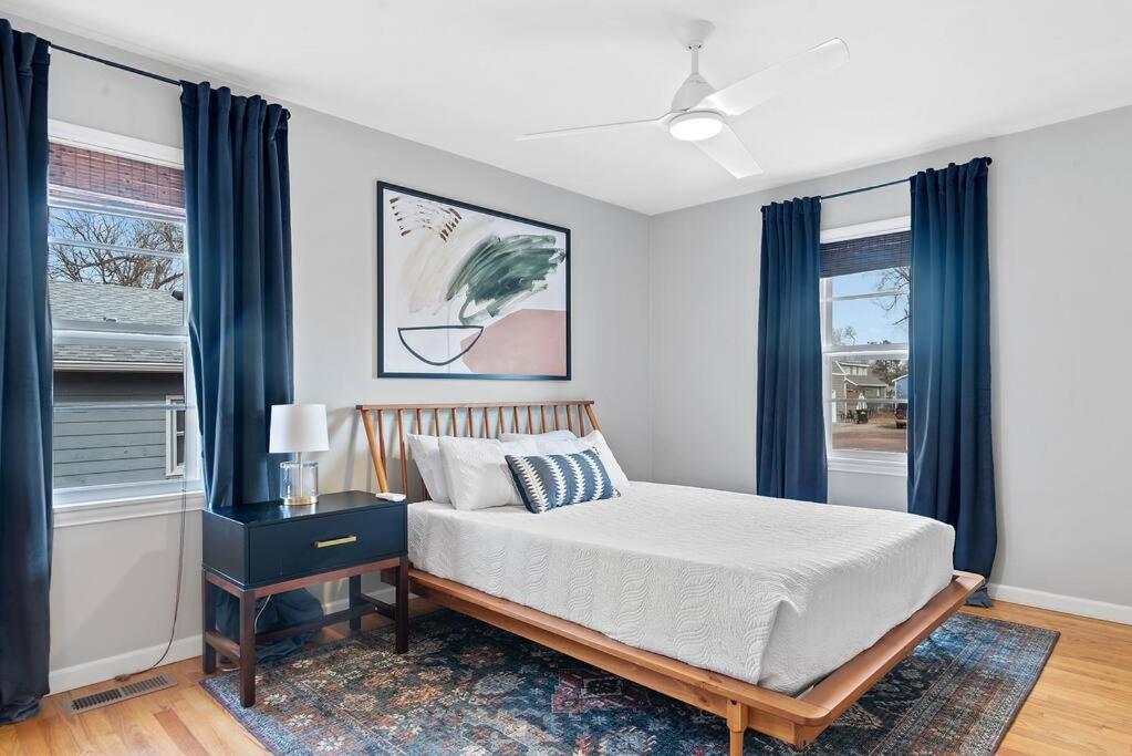 Holiday home Walk To Parks Pet Friendly Neighborhood *