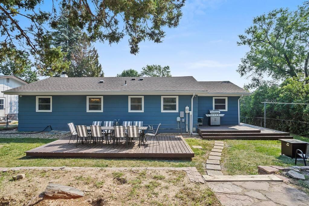 Holiday home Roomy 5 Bed 3 Bath Fire Place Large Outdoor Space Rapid City