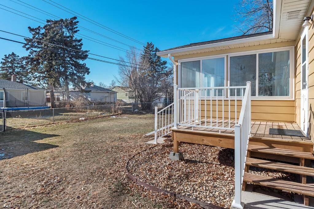 Unique 4 Season Porch 6 Queen Beds Huge Space * Rapid City