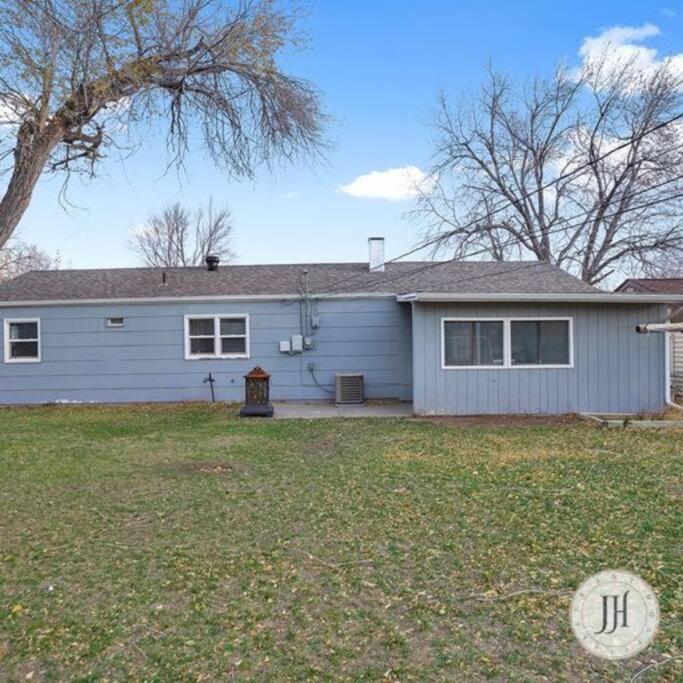 Holiday home Pet Friendly Large Fenced Backyard Covered Patio