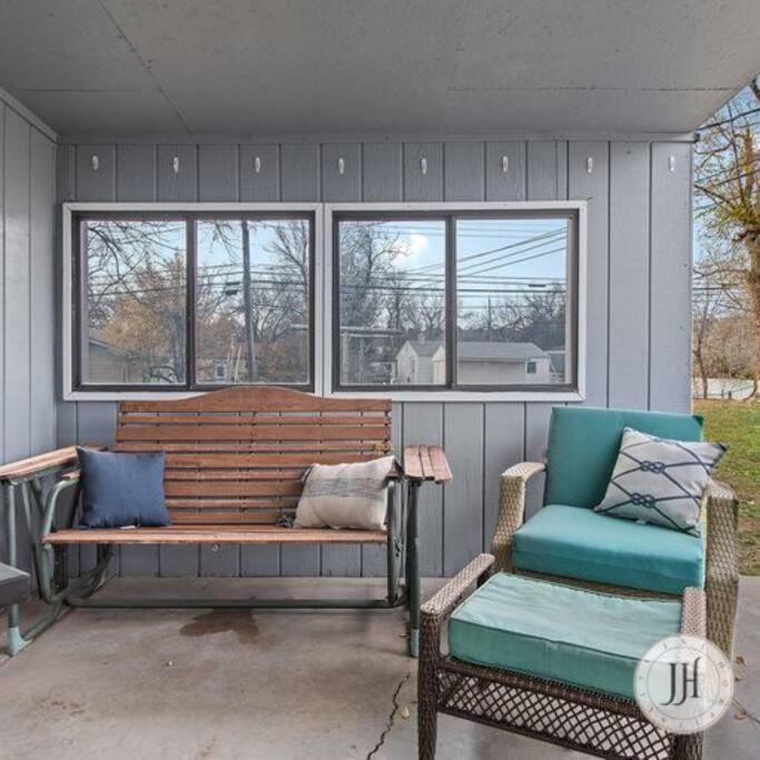 Pet Friendly Large Fenced Backyard Covered Patio Holiday home