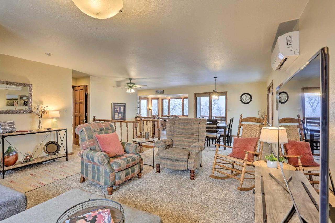 Rapid Vacation With Wraparound Deck! Holiday home Rapid City