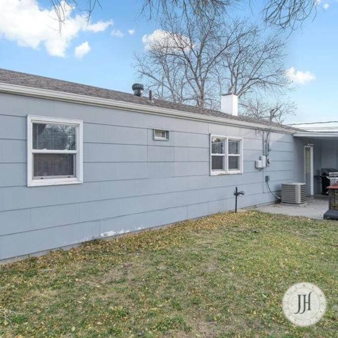 Pet Friendly Large Fenced Backyard Covered Patio * Rapid City