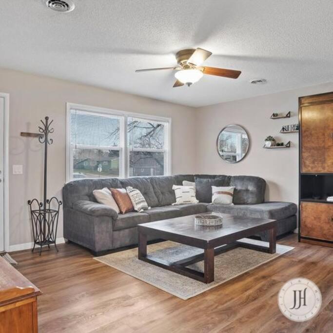 Pet Friendly Large Fenced Backyard Covered Patio