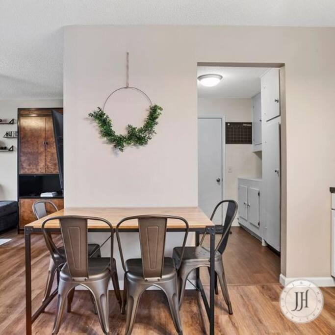 Pet Friendly Large Fenced Backyard Covered Patio *