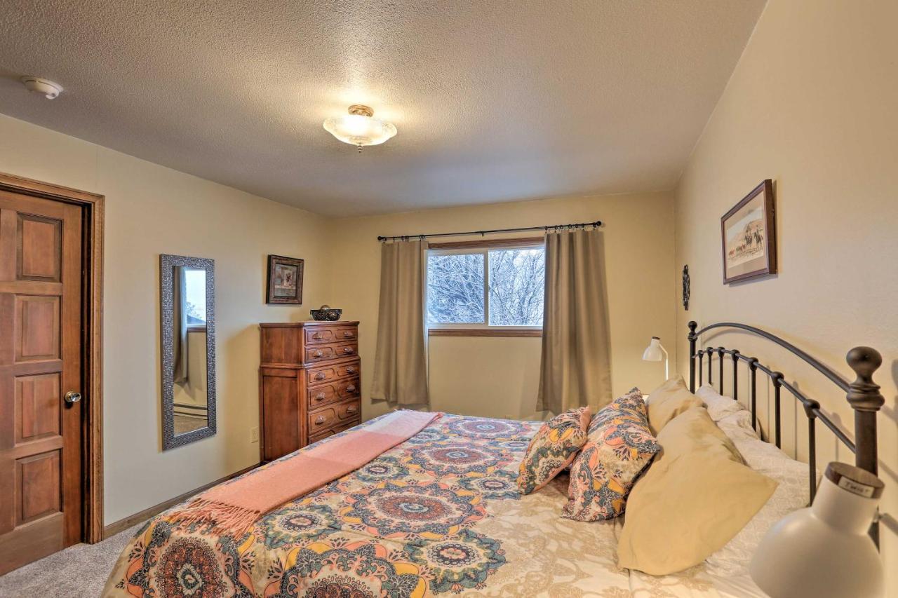 Rapid Vacation With Wraparound Deck! Holiday home Rapid City