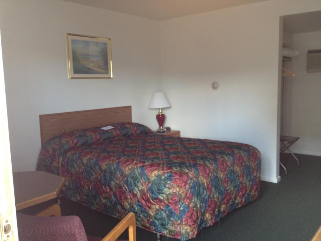 Town House Motel 2*