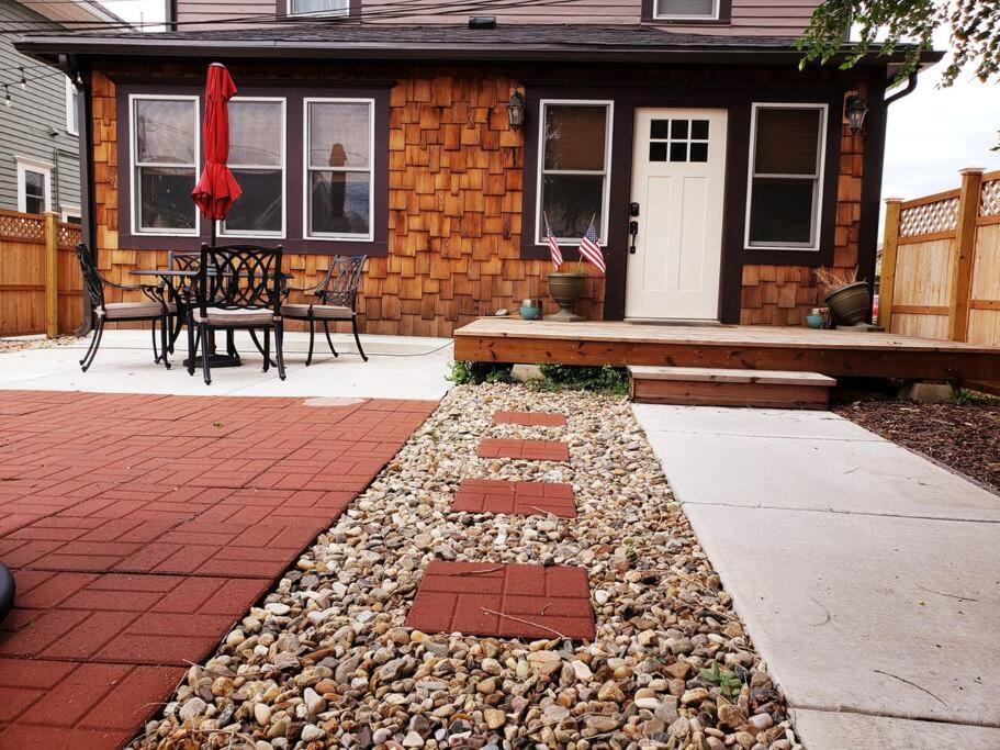 Luxury W/ Private Patio Mins Away From Dt Rc Holiday home *