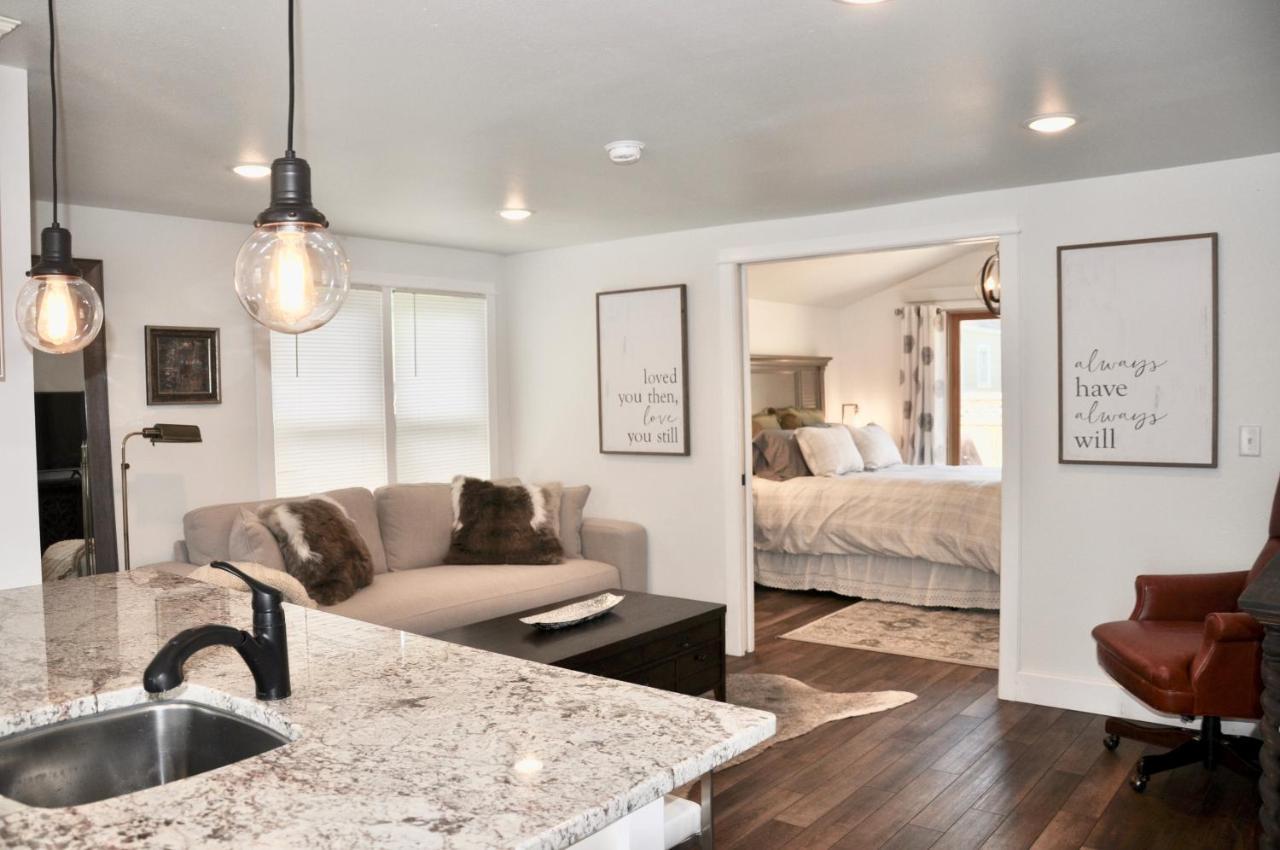 Adorable W/ Private Patio Mins Away From Downtown Rapid Holiday home Rapid City